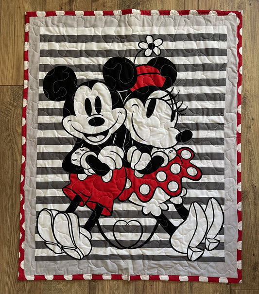 MICKEY MOUSE & MINNIE MOUSE HEART TAILS STRIPE 36"X44" Quilted Blanket