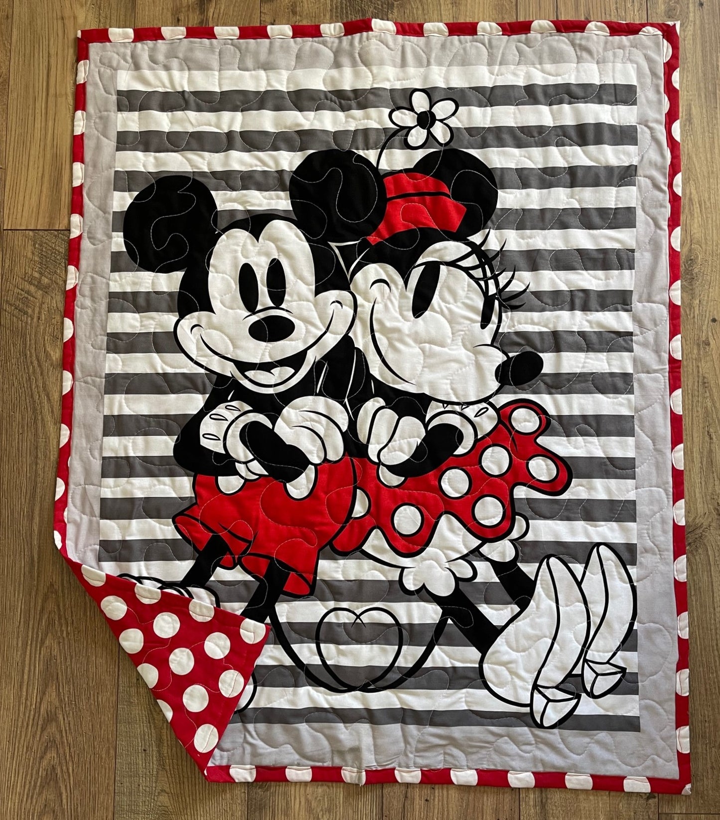 MICKEY MOUSE & MINNIE MOUSE HEART TAILS STRIPE 36"X44" Quilted Blanket