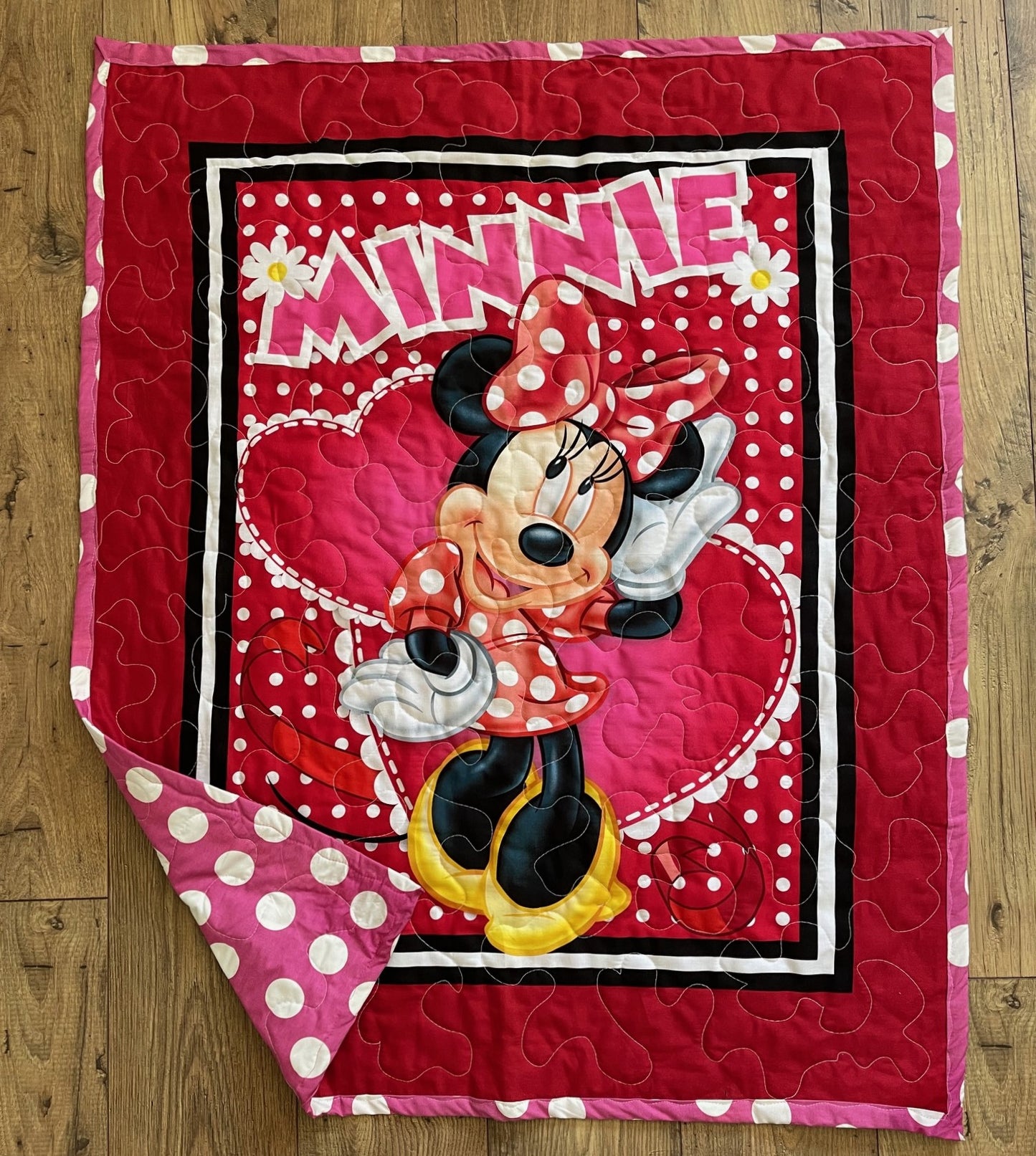 MINNIE MOUSE "LOVE MINNIE HEARTS" Inspired QUILTED BLANKET