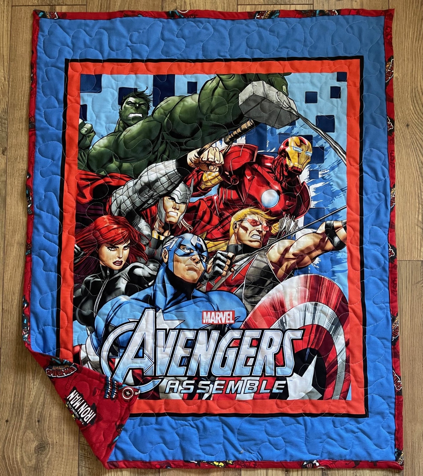MARVEL SUPERHEROES AVENGERS ASSEMBLE BLACK WIDOW, HAWKEYE, THOR, THE HULK, IRON MAN, CAPTAIN AMERICA Inspired Quilted Blanket Soft Flannel Backing