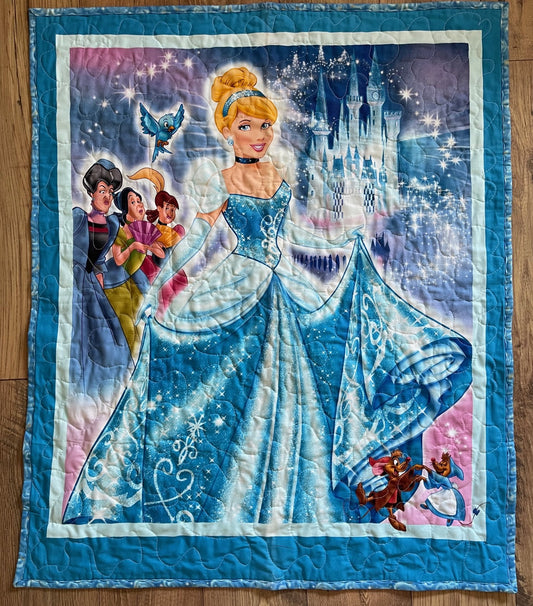 DISNEY CLASSIC CINDERELLA Inspired with Evil Stepsisters, Jaq & Suzy Quilted Blanket Lap Quilt