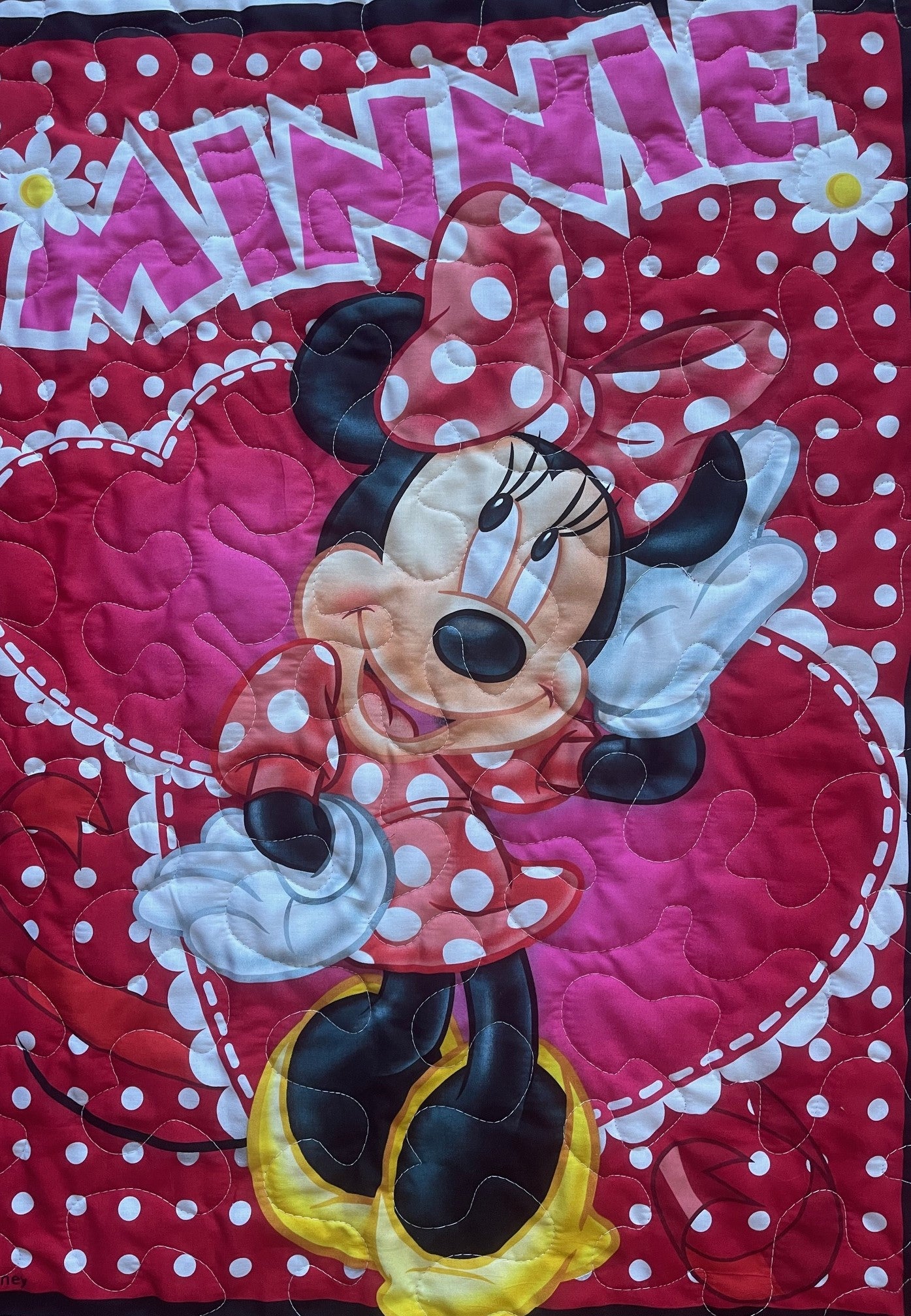 MINNIE MOUSE "LOVE MINNIE HEARTS" Inspired Quilted Blanket with Soft Flannel Backing Fabric