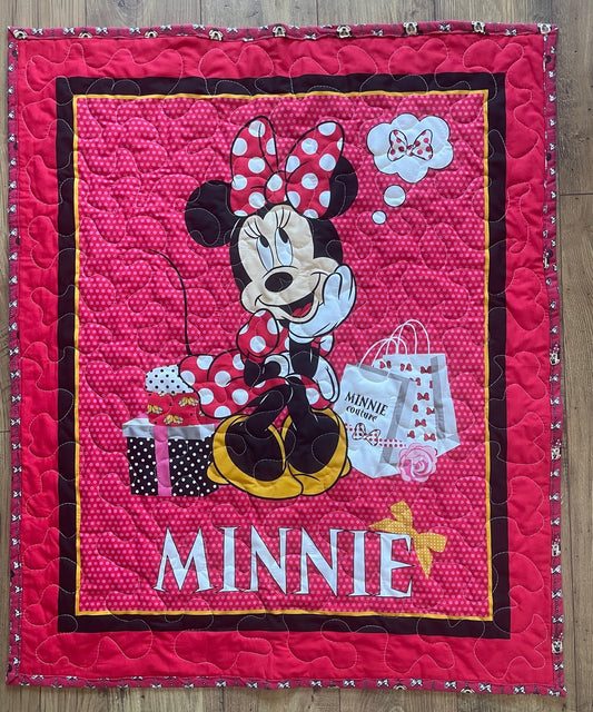 MINNIE MOUSE "MINNIE COUTURE" Inspired Quilted Blanket with Soft Flannel Backing Fabric 