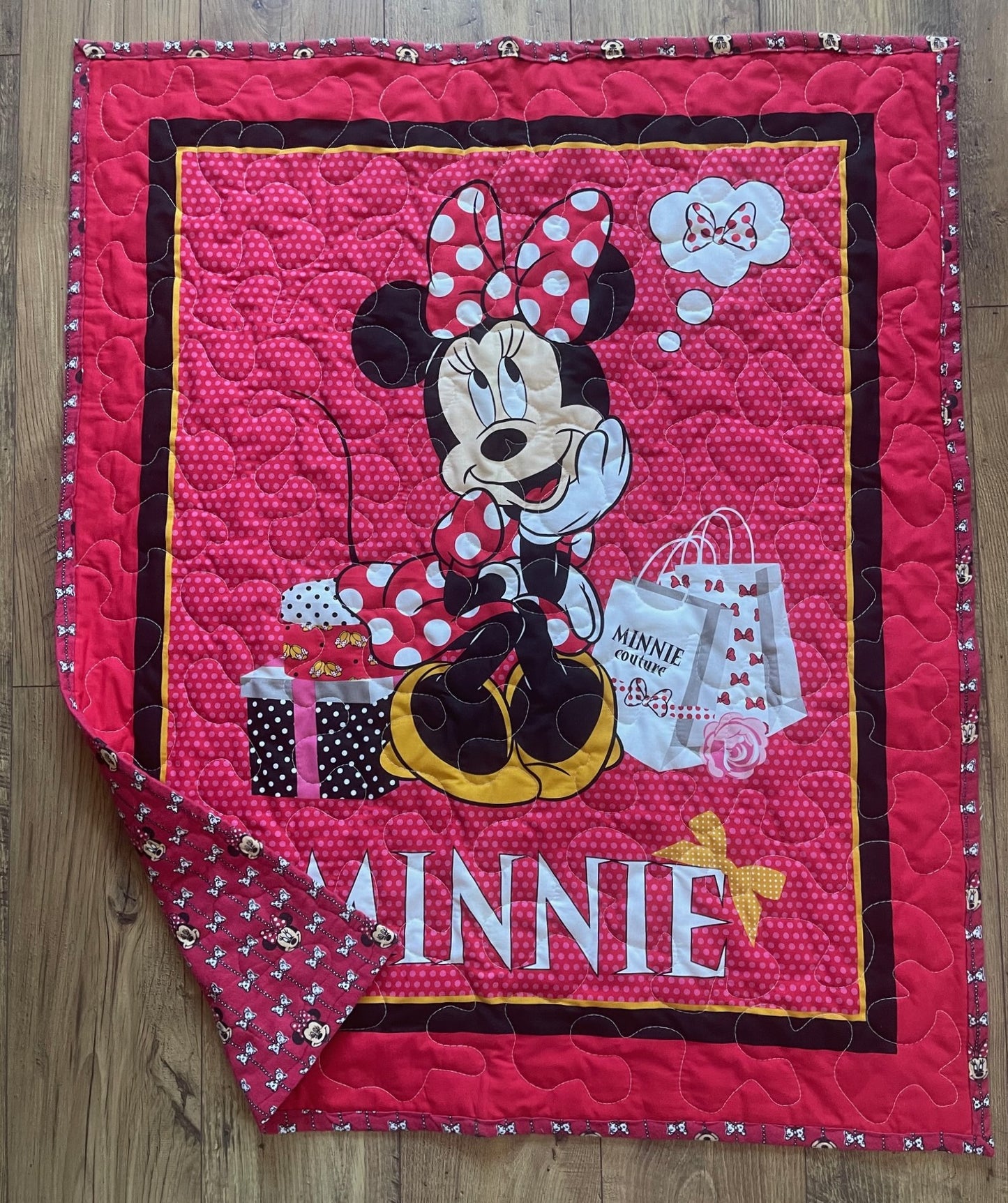 MINNIE MOUSE "MINNIE COUTURE" Inspired Quilted Blanket with Soft Flannel Backing Fabric