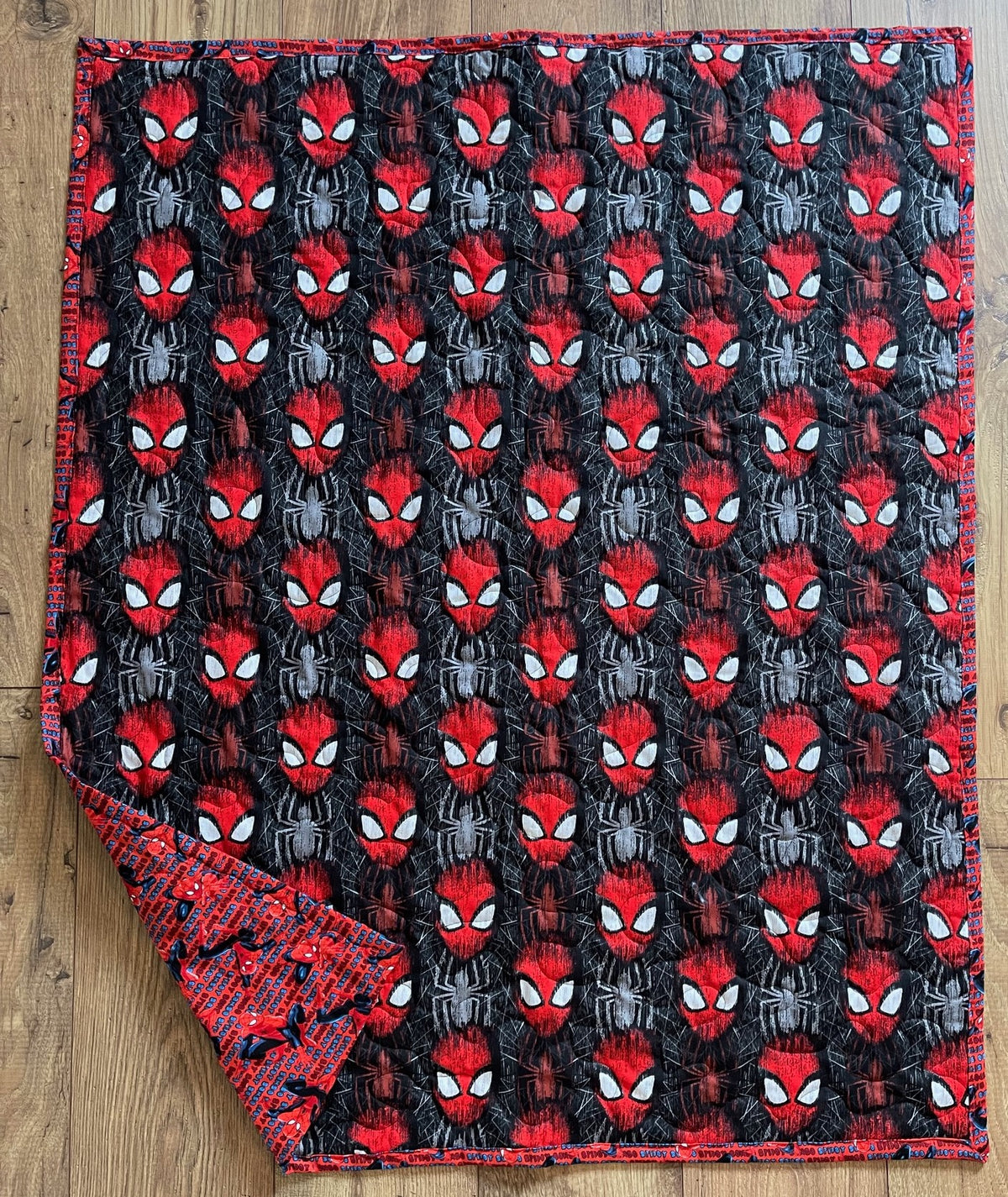 THE AMAZING SPIDER-MAN REVERSIBLE QUILTED BLANKET
