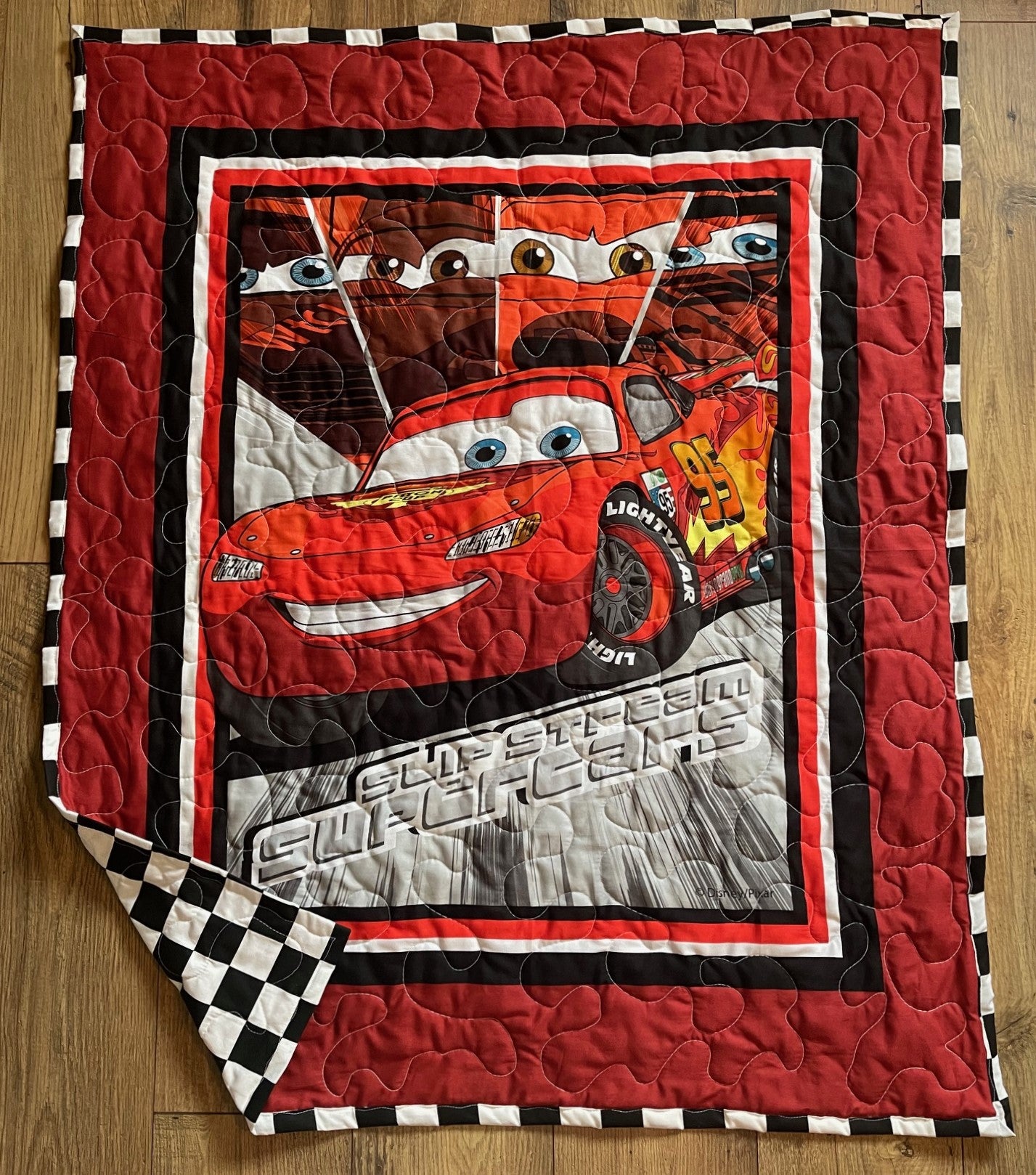 DISNEY CARS LGHTNING MC QUEEN 95 INSPIRED *SLIP STEAM SUPER CARS* 36"X44" QUILTED BLANKET