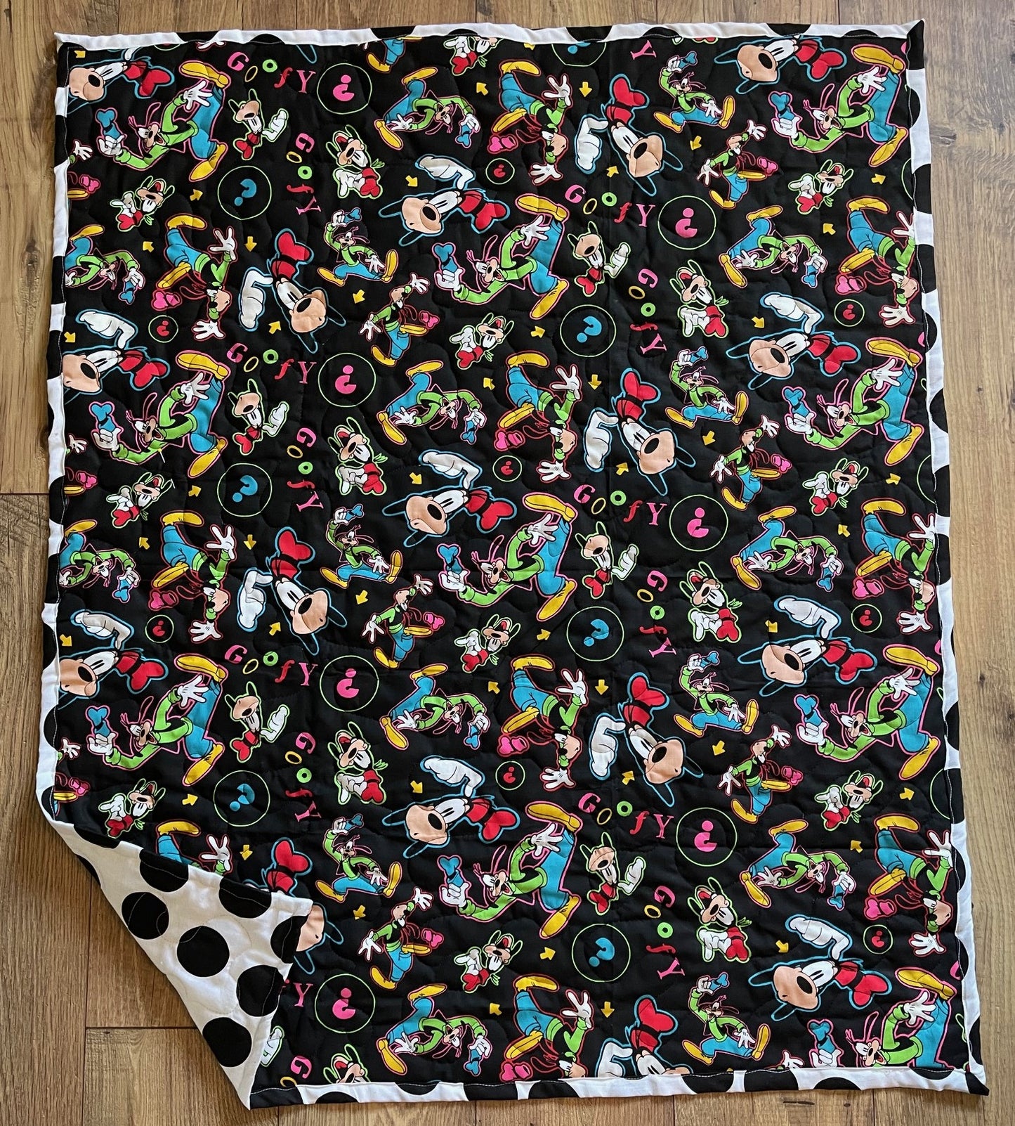 DISNEY GOOFY BEING GOOFY QUILTED BLANKET BLACK BRIGHT FABRIC