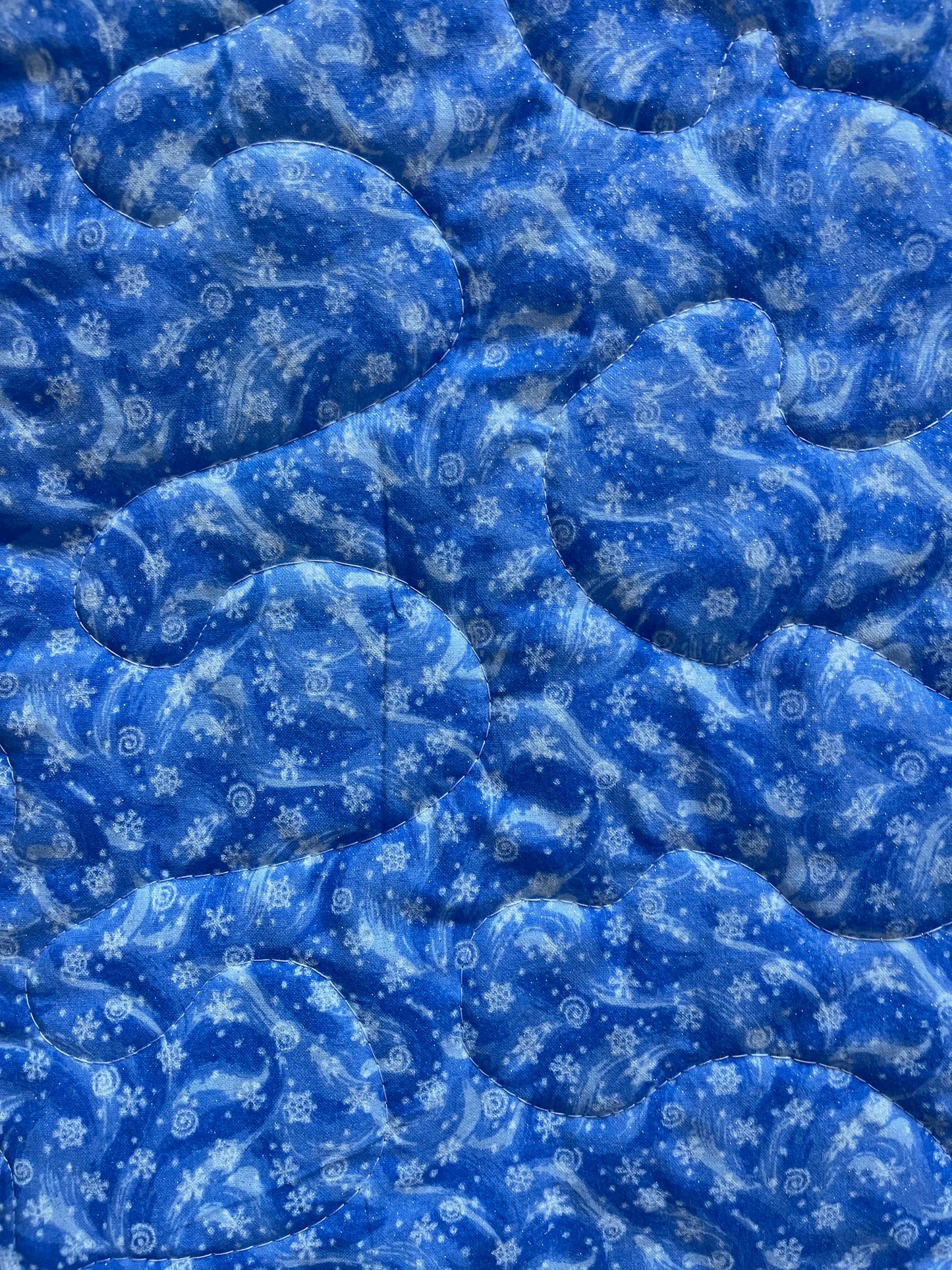 CHRISTMAS CLASSIC FROSTY THE SNOWMAN *HAPPY JOLLY FUN* QUILTED BLANKET with a Shimmer Glitter backing snowflakes