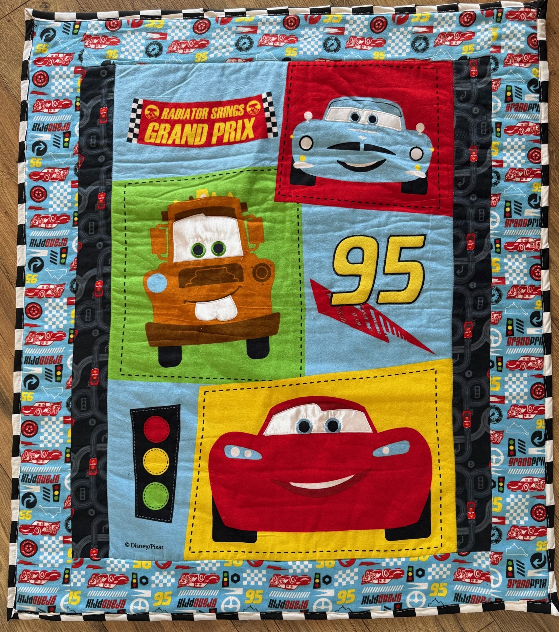 CARS LIGHTNING MC QUEEN 95, MATER & FINN Mc MISSLE RADIATOR SPRINGS GRAND PRIX INSPIRED Flannel Blanket