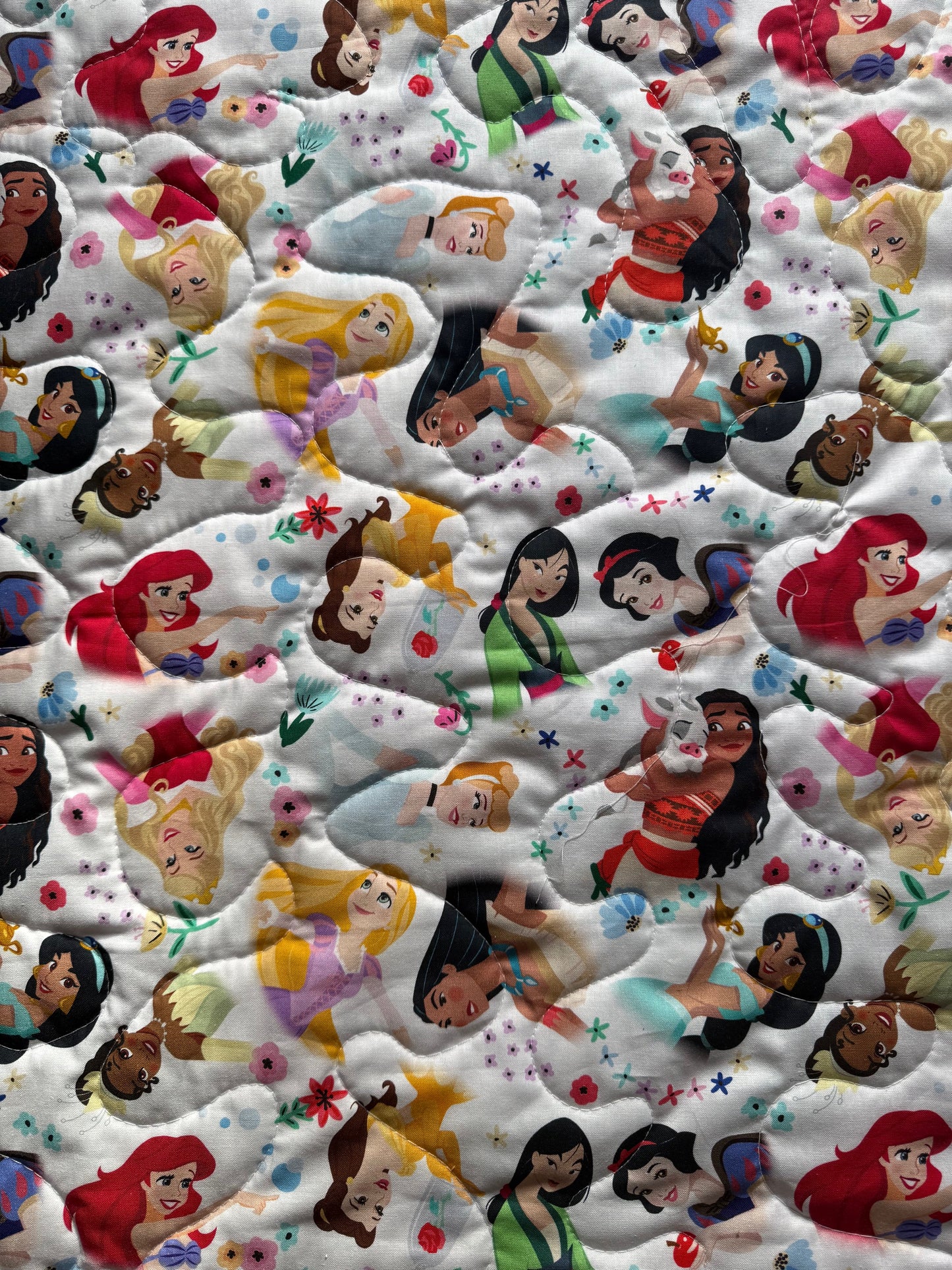 DISNEY PRINCESS Inspired ARIEL, SNOW WHITE, AURORA, MOANA, BELLE, JASMINE, POCAHONTAS, MULAN, RAPUNZEL, TIANA & CINDERELLA Quilted Blanket
