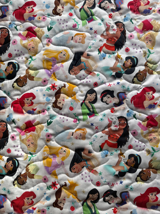 DISNEY PRINCESS Inspired ARIEL, SNOW WHITE, AURORA, MOANA, BELLE, JASMINE, POCAHONTAS, MULAN, RAPUNZEL, TIANA & CINDERELLA Quilted Blanket
