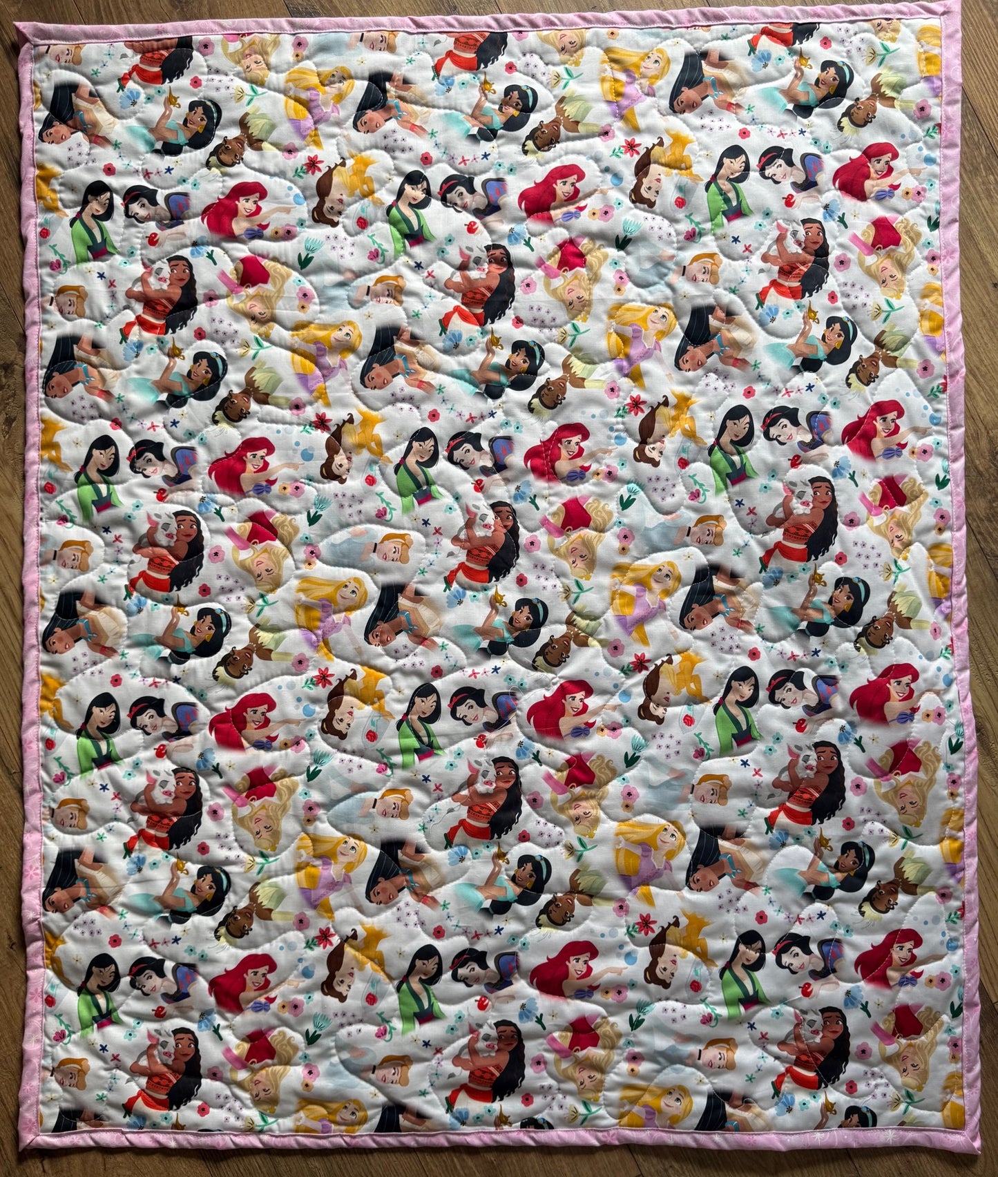 DISNEY PRINCESS Inspired ARIEL, SNOW WHITE,  CINDERELLA, AURORA, MOANA, BELLE, JASMINE, POCAHONTAS, MULAN, RAPUNZEL, TIANA & CINDERELLA Quilted Blanket