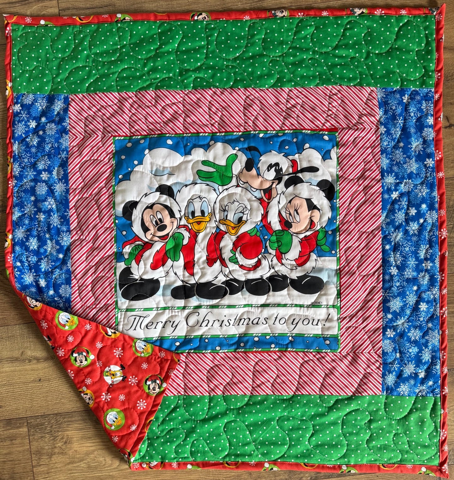 MERRY CHRISTAMS WITH MICKEY MOUSE, DONALD DUCK, DAISY, GOOFY & MINNIE MOUSE POSTERS Inspired Quilted Blanket