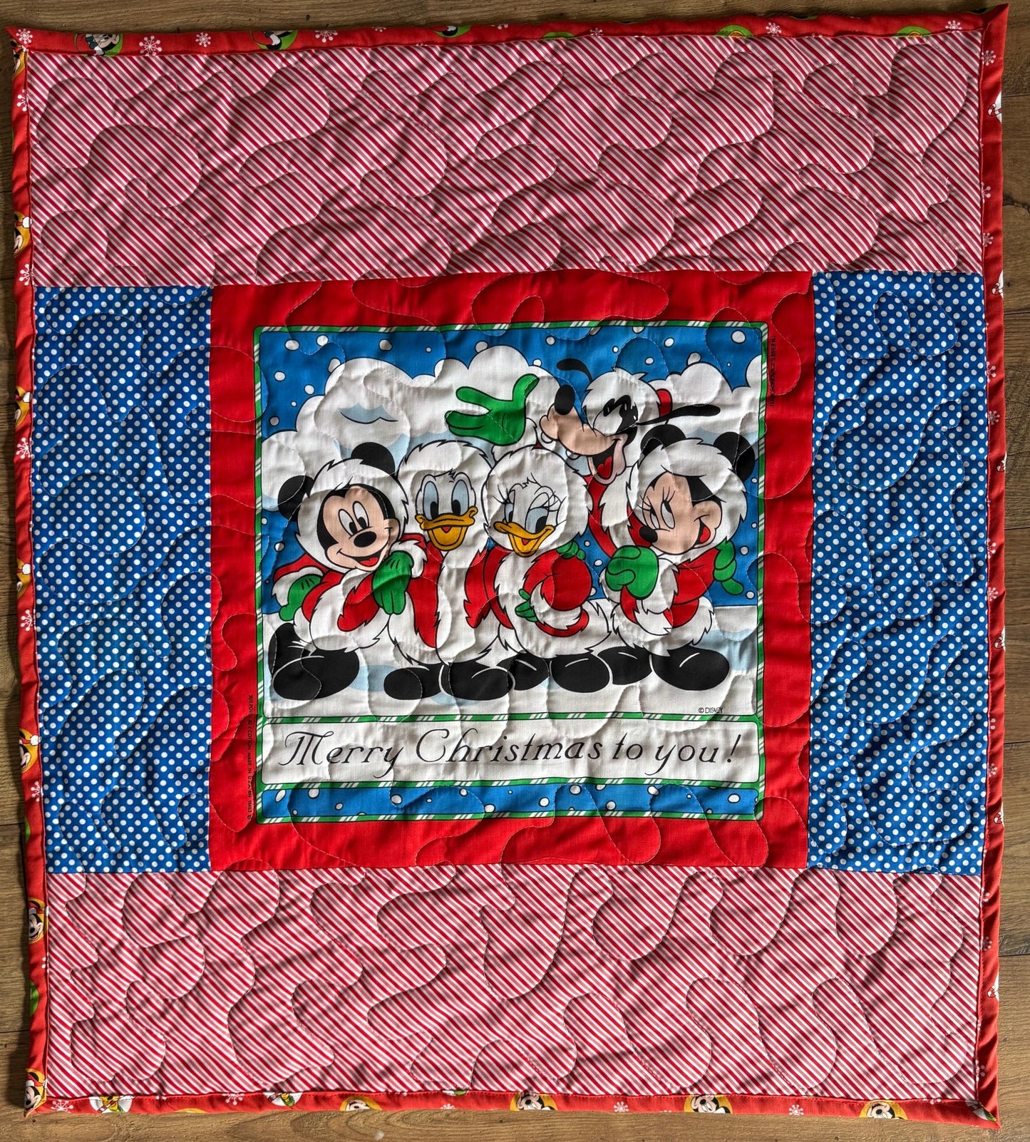 MERRY CHRISTAMS MICKEY MOUSE, DONALD DUCK, DAISY, GOOFY & MINNIE MOUSE POSTERS Inspired Quilted Blanket