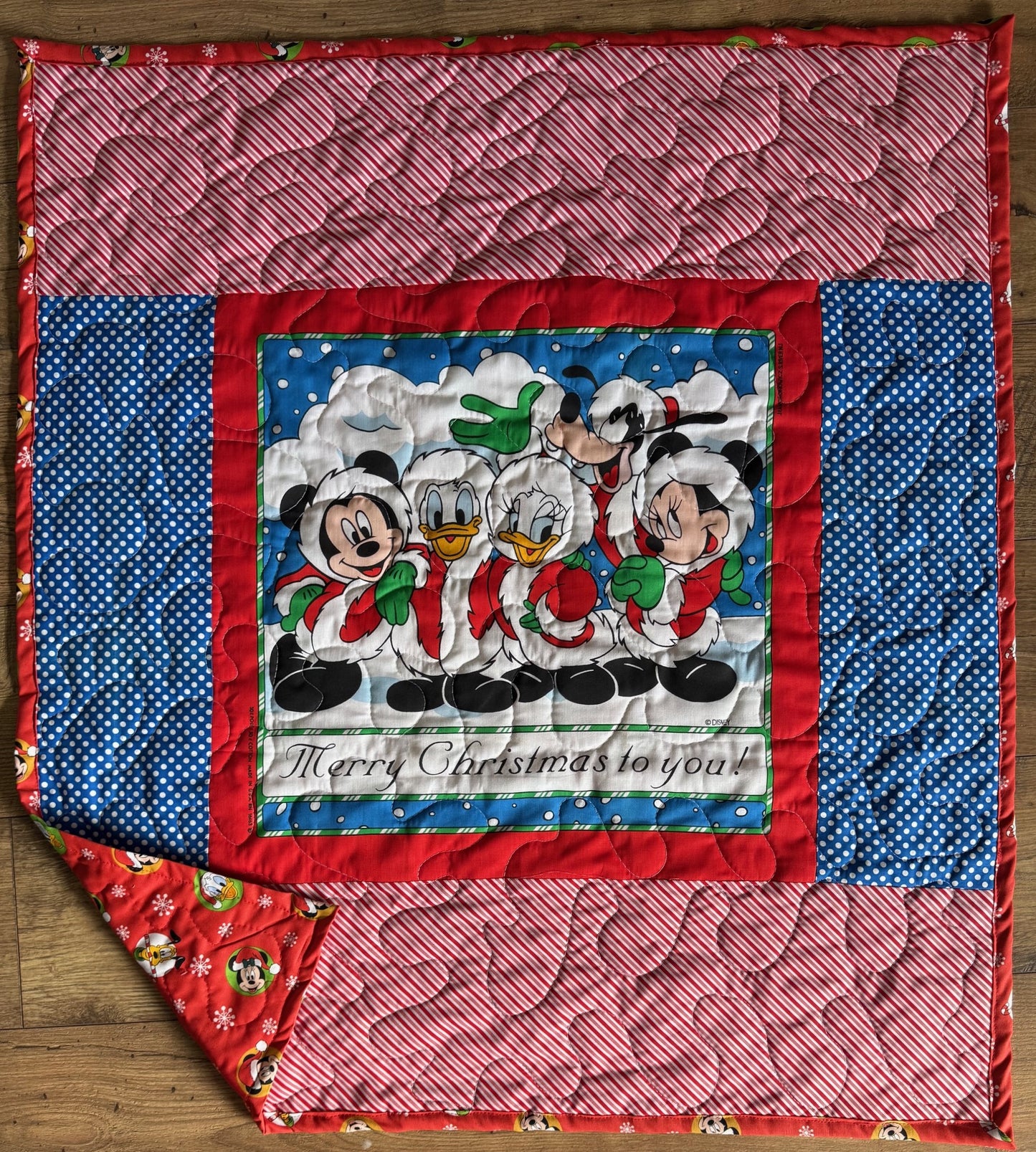 MERRY CHRISTAMS MICKEY MOUSE, DONALD DUCK, DAISY, GOOFY & MINNIE MOUSE POSTERS Inspired Quilted Blanket