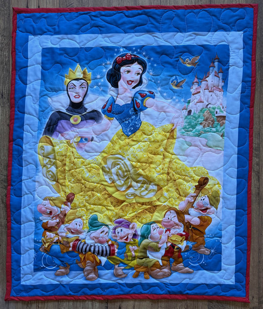 CLASSIC SNOW WHITE AND THE SEVEN DWARFS EVIL WITCH INSPIRED QUILTED BLANKET