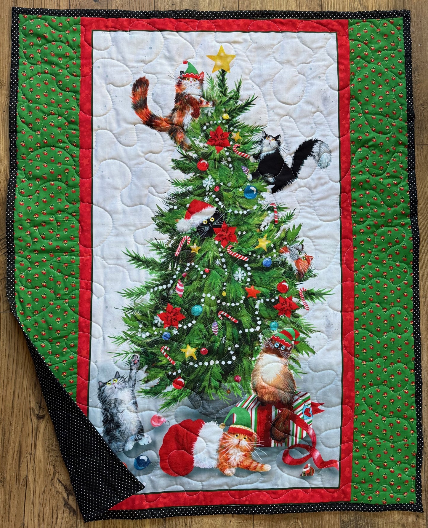 MEOWY CHRISTMAS CAT HAVING FUN IN THE CHRISTMAS TREE QUILTED BLANKET