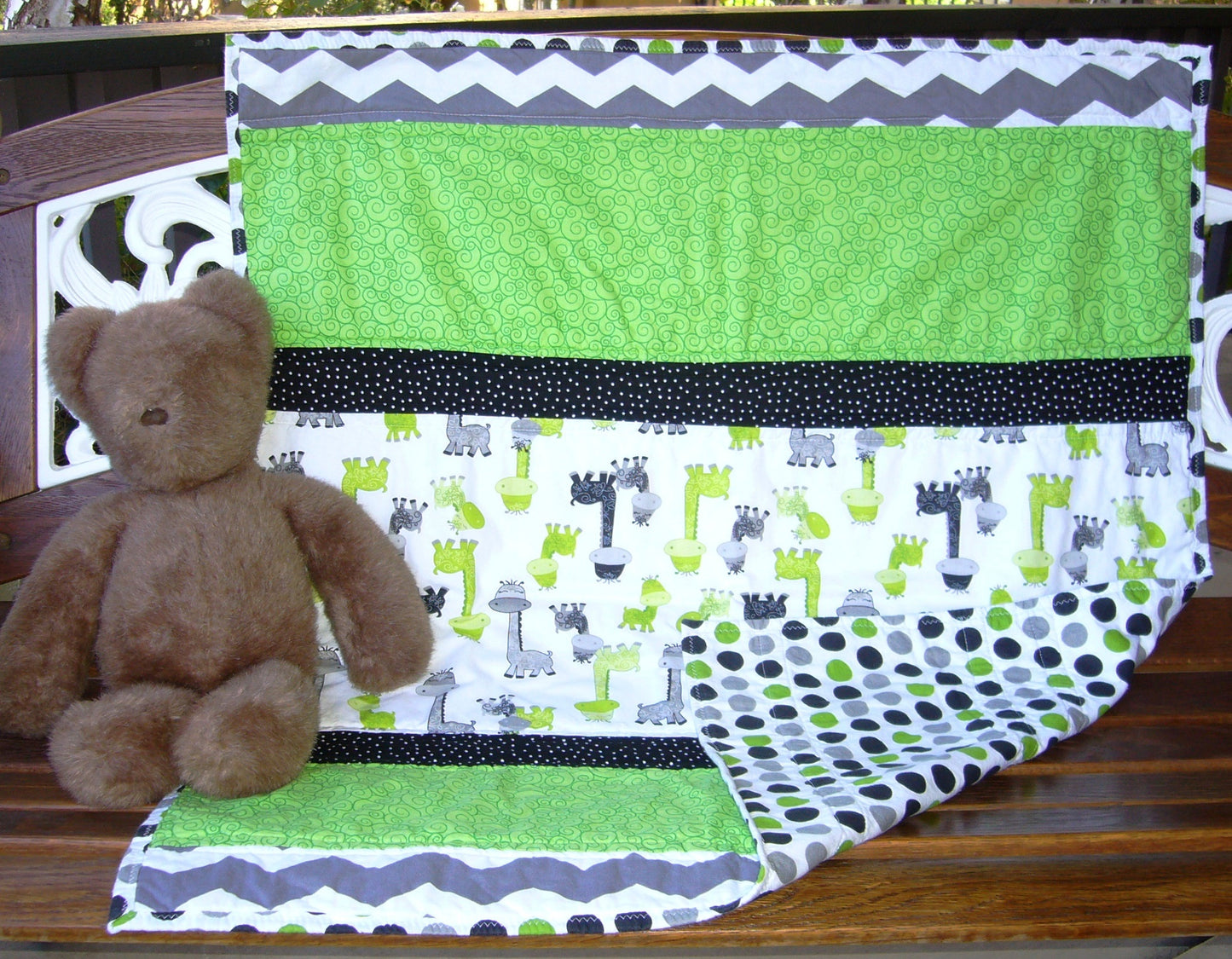 Friendly Giraffe Borders Quilt Baby Nursery Child Toddler Bedding to Adult Lap Blanket