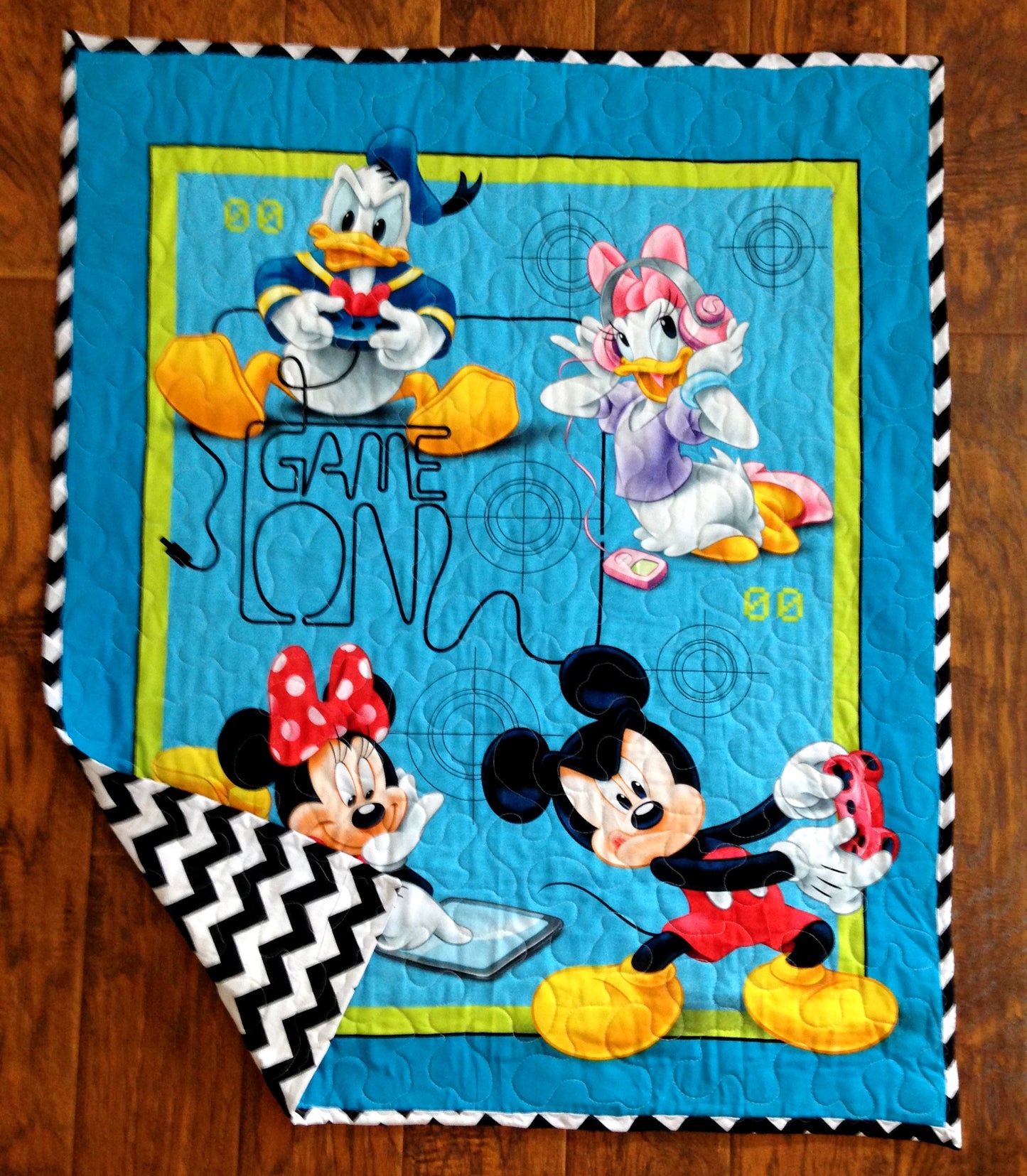 MICKEY MOUSE, MINNIE, DONALD DUCK & DAISY VIDEO GAMERS Inspired Baby Child Quilted Blanket Baby Nursery Child Toddler Bedding